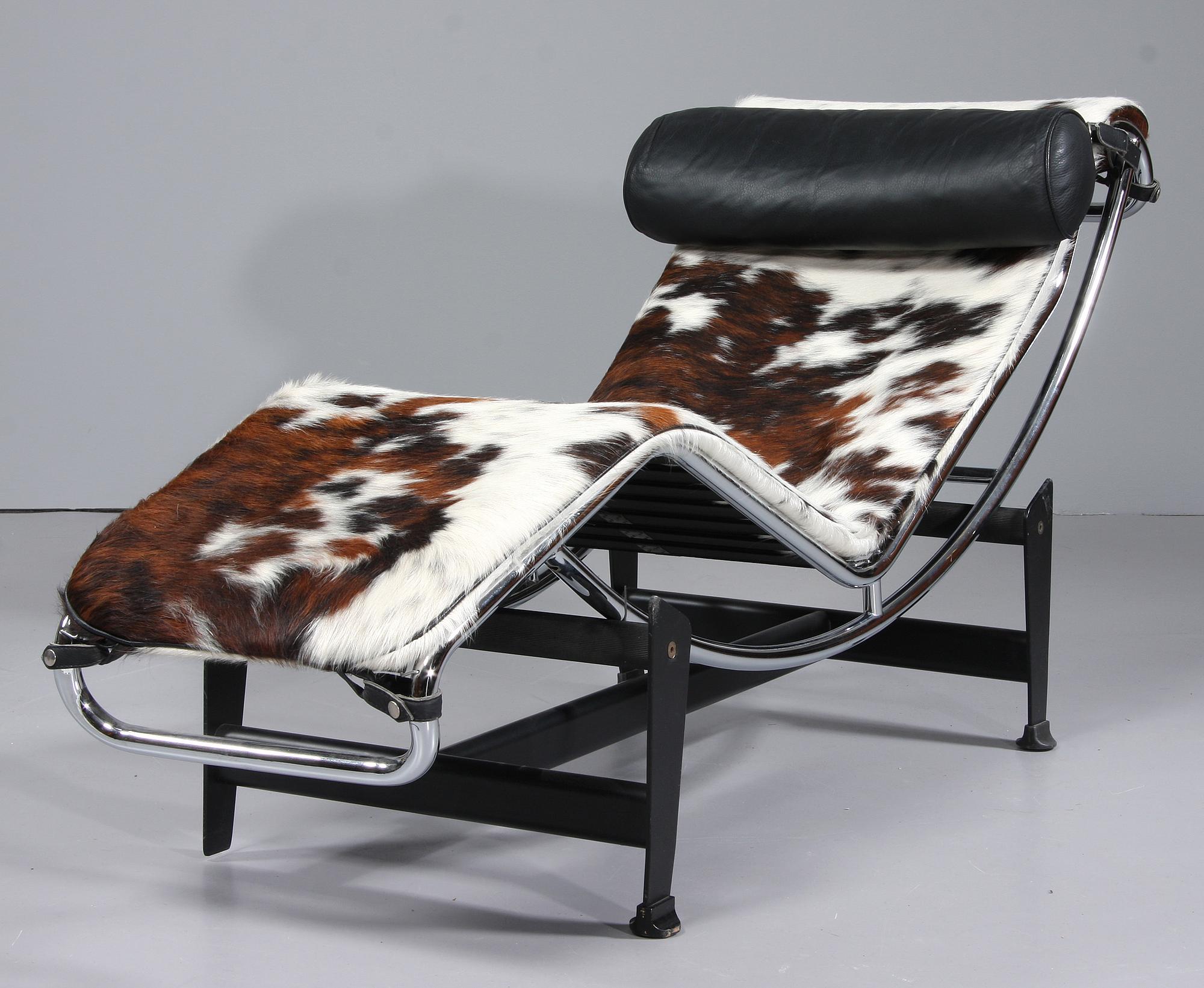 VILSTOLAR, ett par, kopior efter "LC-4" Le Corbusier, 1900-talets andra hälft.