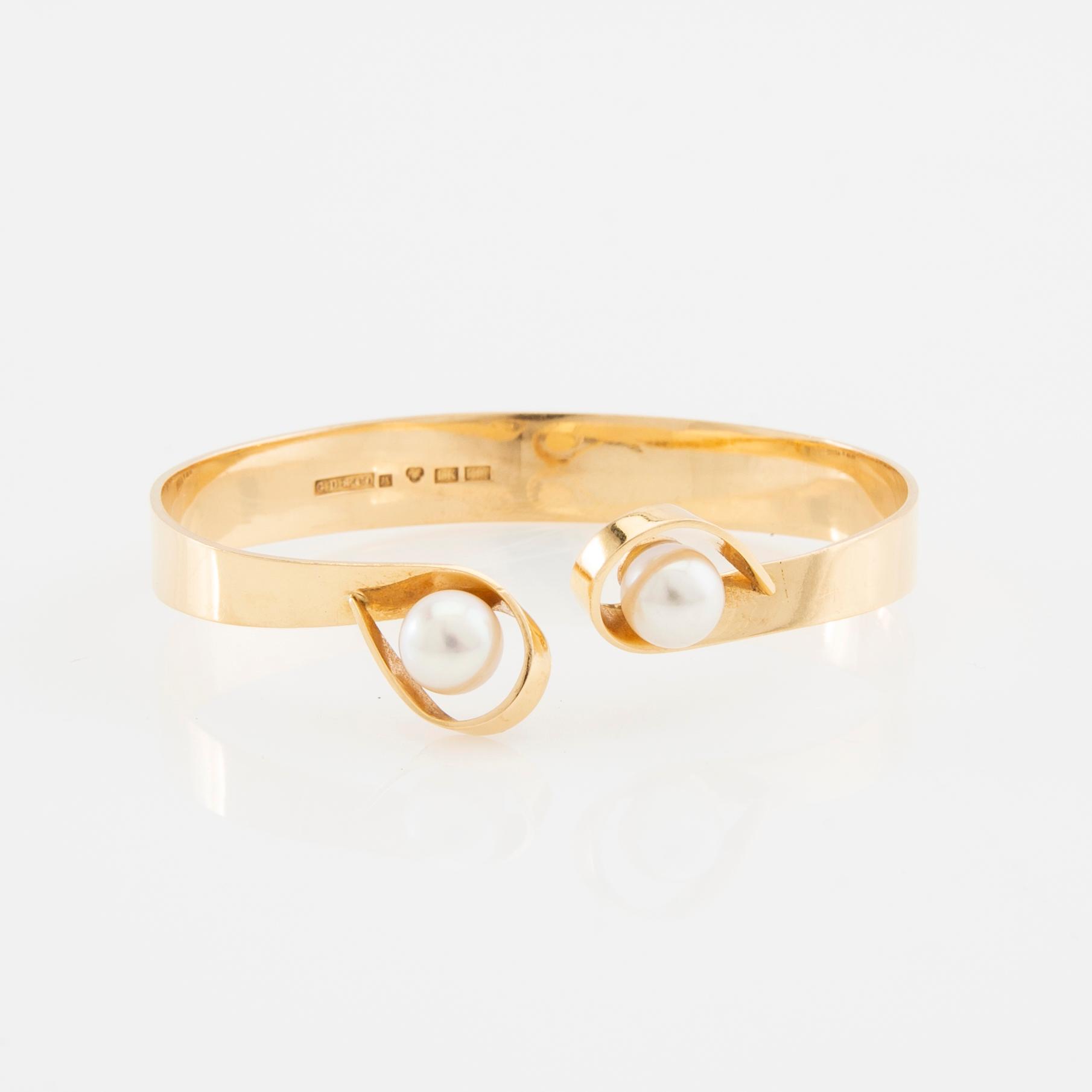 Armband 18K guld med odlade pärlor.