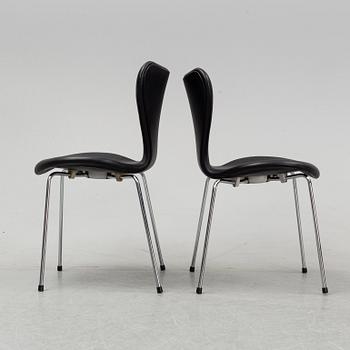 Arne Jacobsen, a set of six "Sjuan" chairs for Fritz Hansen, Denmark.
