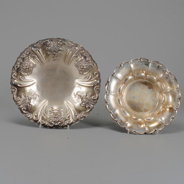 SKÅL samt SKÅLFAT, låghaltigt silver, 1900-talets första hälft, vikt 452 g.