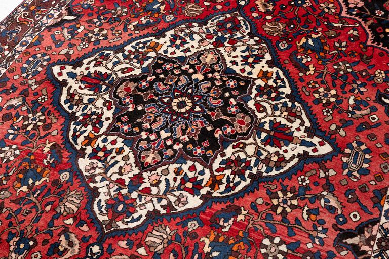 A Bakhtiari carpet, c. 310 x 210 cm.