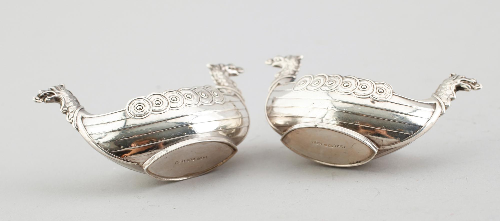 SALTKAR med SKEDAR, 1 par, silver, CG Hallberg, Stockholm 1954.