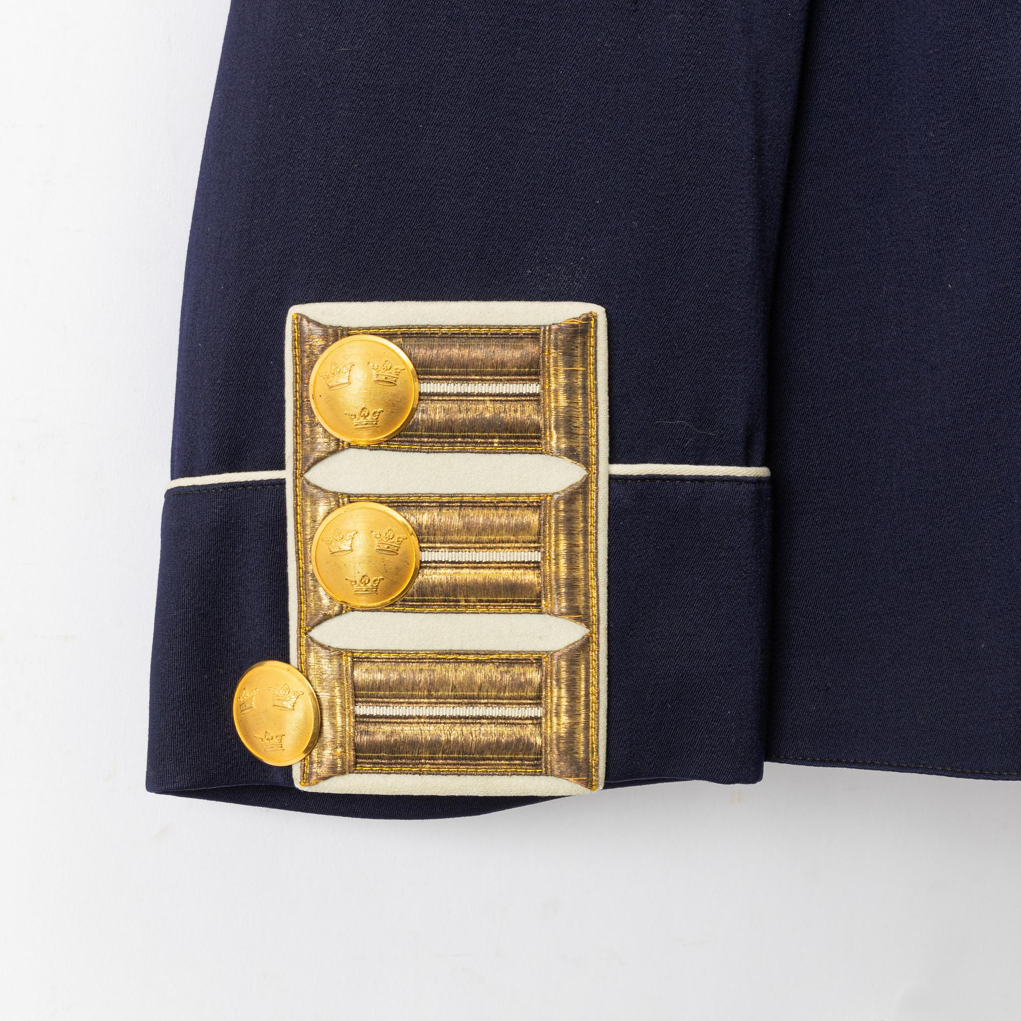 Uniform, m/1886, for officer of the Life Regiment Grenadiers.