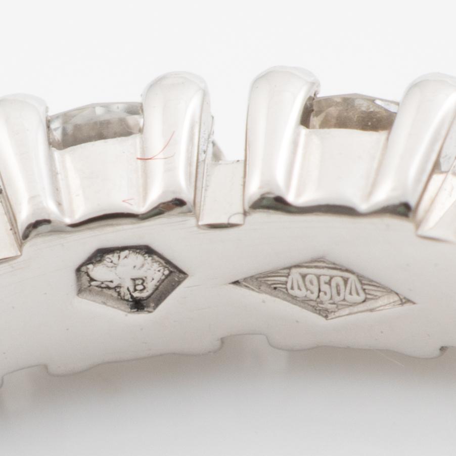 Ring, Cartier, helallians platina med briljantslipade diamanter.