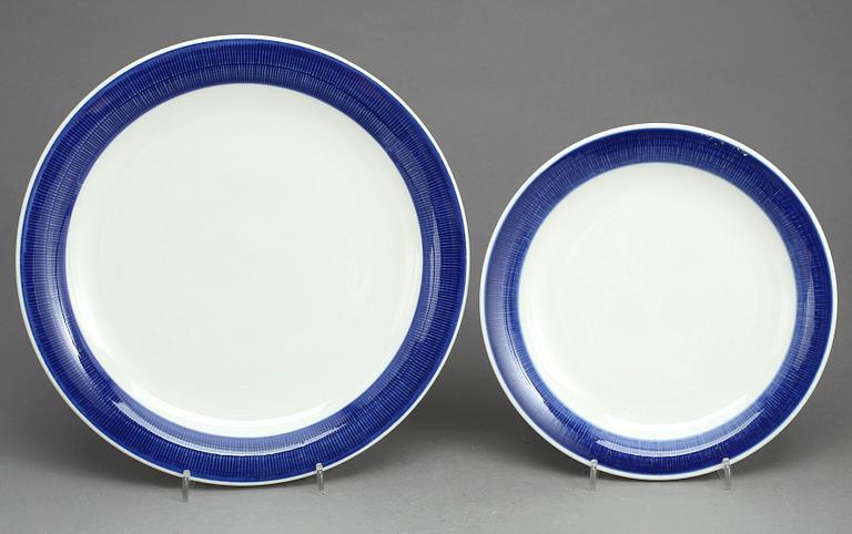 SERVISDELAR, 13 st, porslin, "Koka blå", Hertha Bengtsson, Rörstrand, 1956-88.