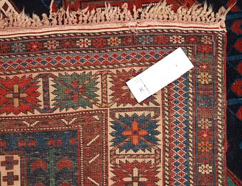 ANTIQUE/SEMI-ANTIQUE SHIRVAN probably. 191,5 125 cm.