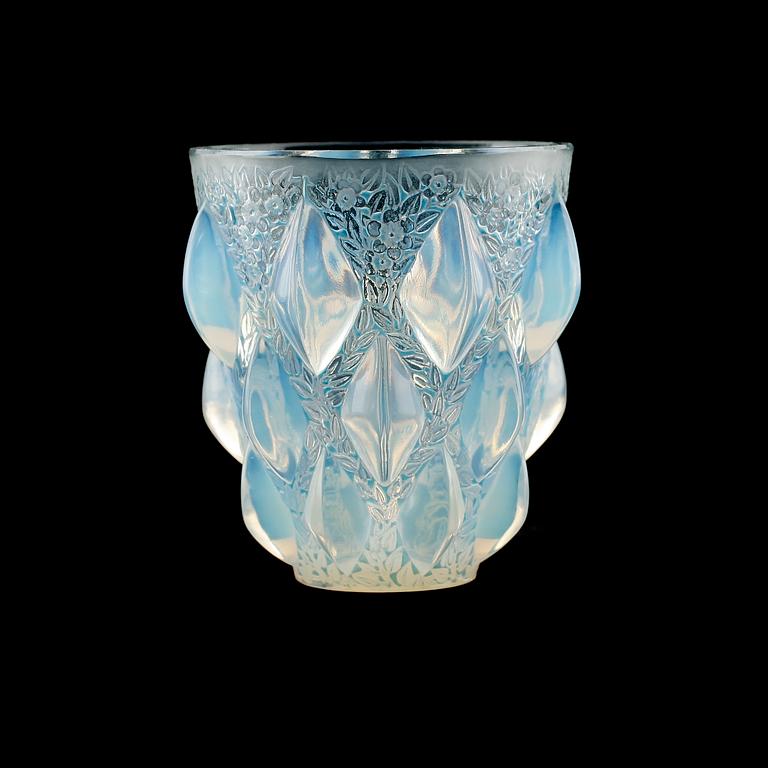 A René Lalique 'Rampillon' opalescent vase, France post 1928.