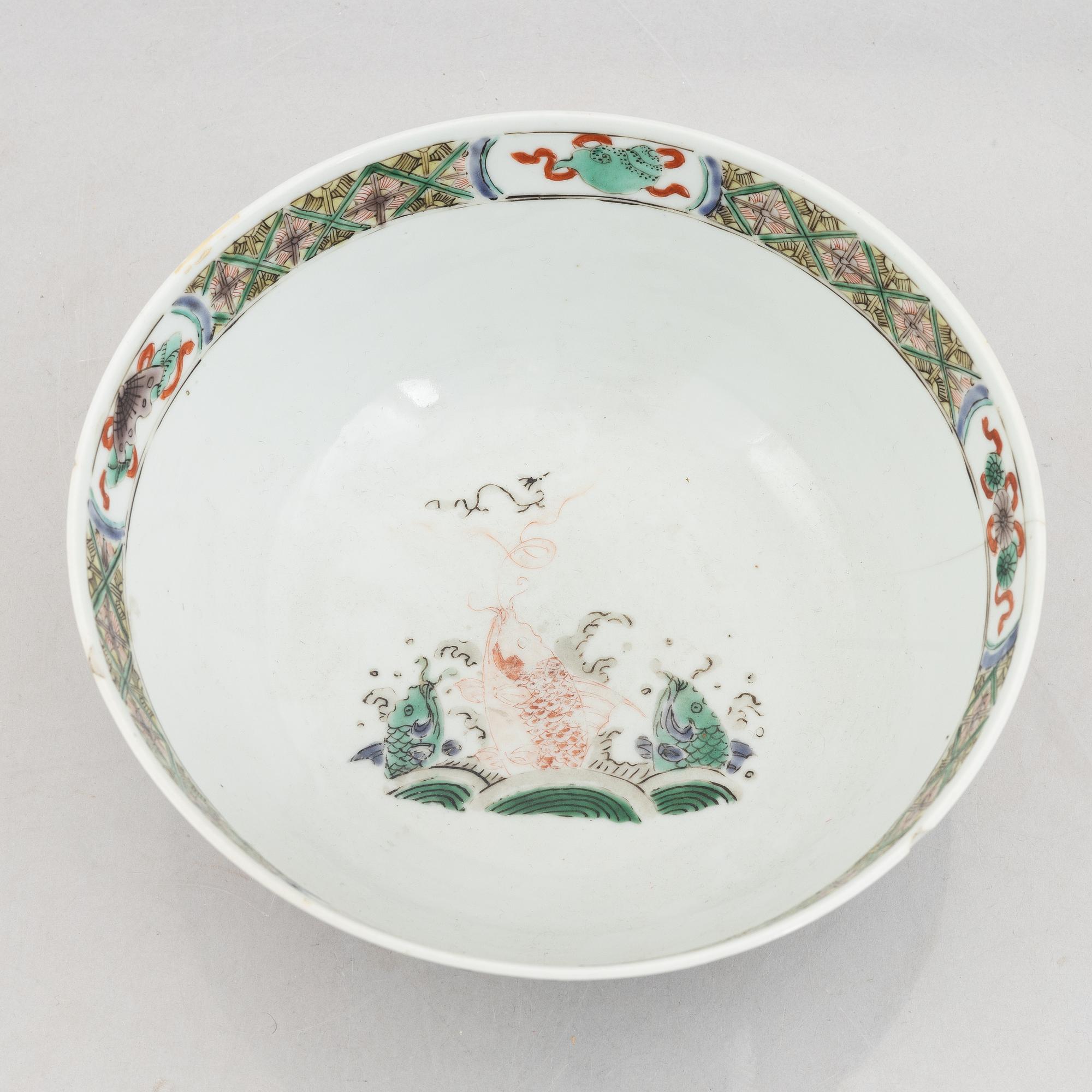 A wucai porcelain bowl, China, Qingdynasty, early 18th century.