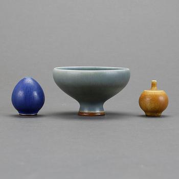 SKÅL, 1 ST, OCH MINIATYRVASER 2 ST, Berndt Friberg, Gustavsberg studio 1963 och 1966.