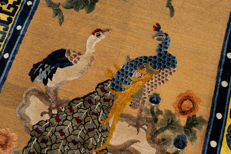 Matta, semiantik, silke, Kina, ca 186 x 121 cm.