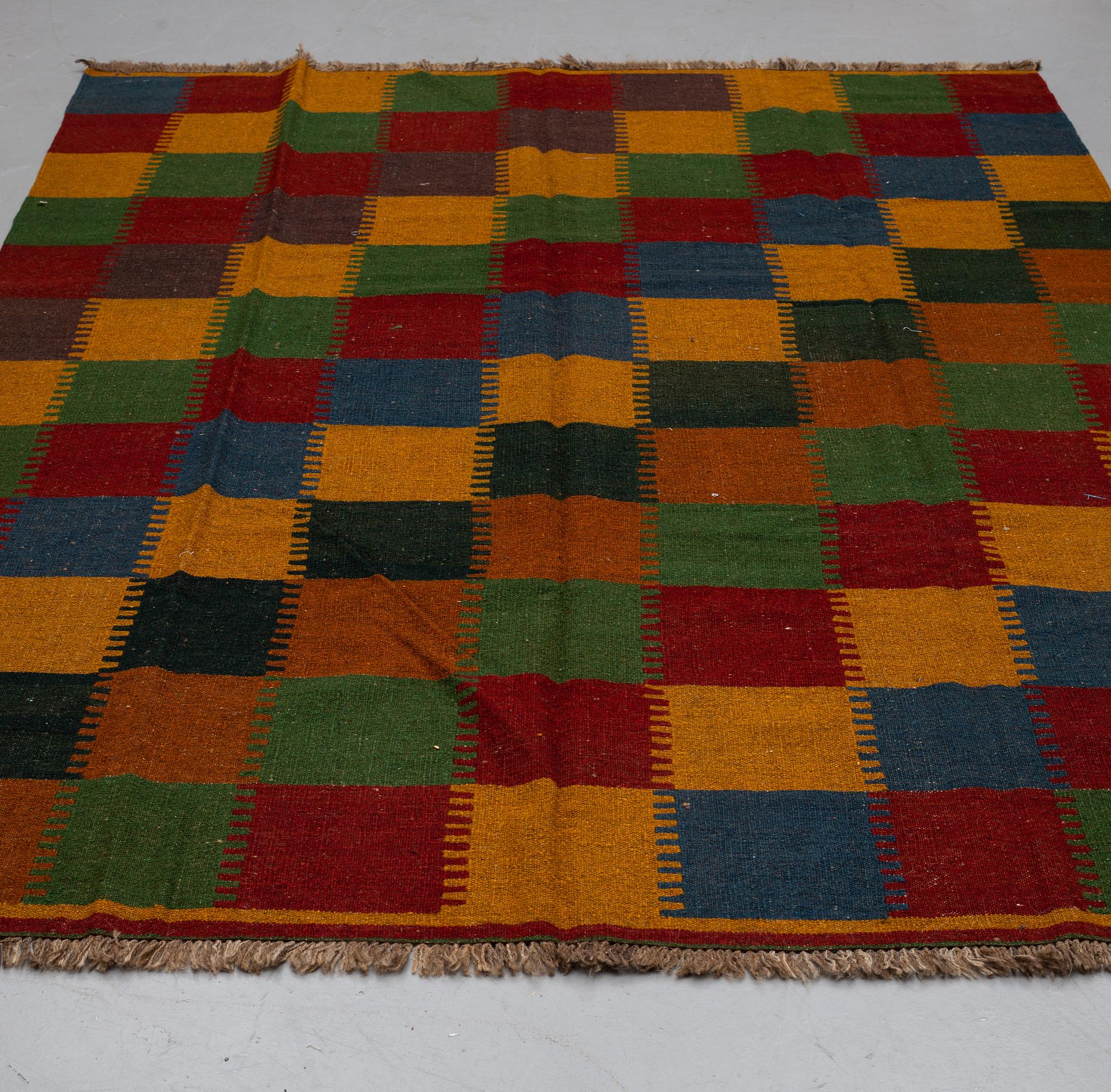 A CARPET, kilim, ca 283 x 195 cm.