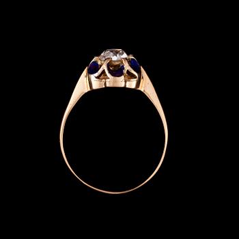 RING, guld, gammalslipad diamant, emalj. Svenska stämplar. Vikt ca 2,7 g.