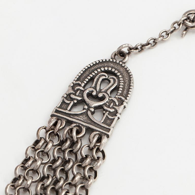 Kalevala Koru, a sterling silver 'Paradise/Hämäläisemännän juhlakääty' necklace. Helsinki 1997.