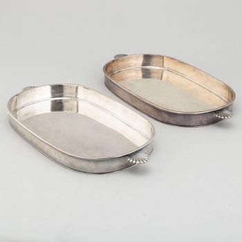 CG RÅSTRÖM, a pair of silver plated dishes.