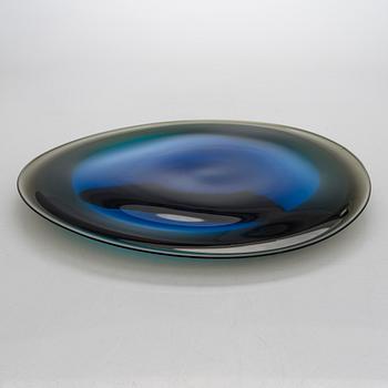 Timo Sarpaneva, fat, "Plate with colour rim", signerad Timo Sarpaneva 1997. Tillverkad på Notsjö Glasbruk.
