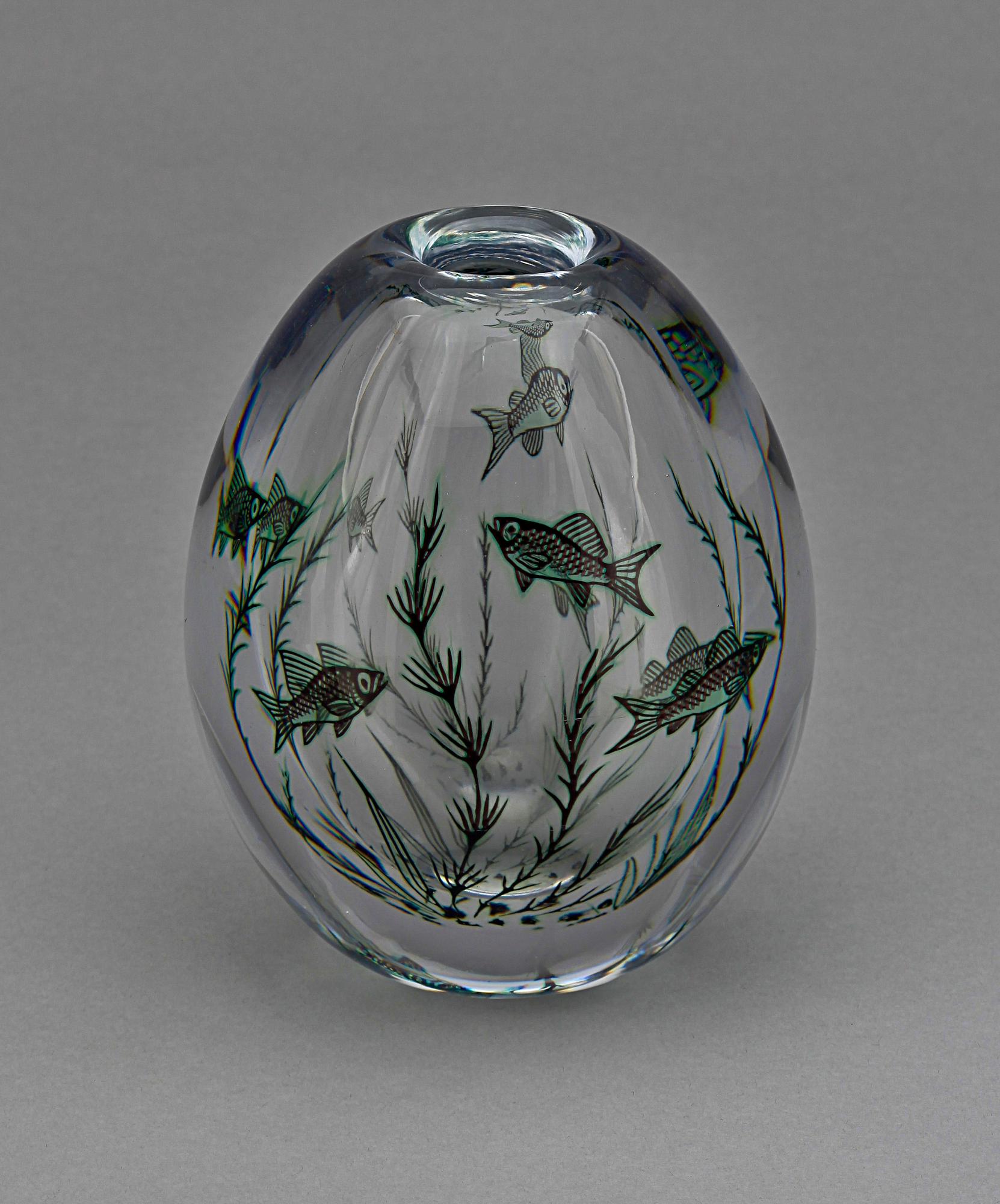 VAS, glas, "Fiskgraal", Edvard Hald, Orrefors, sign och numr 2757D.