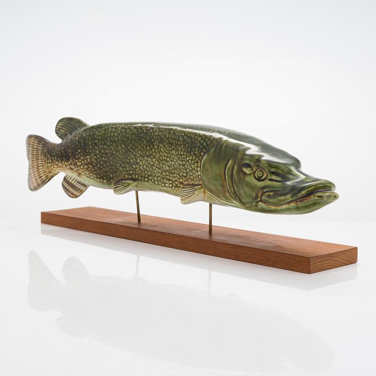 Sven Wejsfelt, veistos, massasigneerattu S W, Gustavsberg, 1900-luvun loppu.