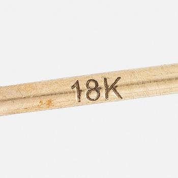 Earrings, a pair, 18K gold with brilliant-cut diamonds, flower-shaped.