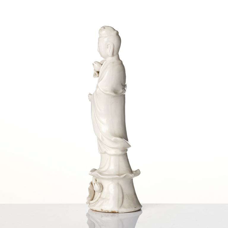 A blanc de Chine figure of a Guanyin, late Qing dynasty, 19th century.