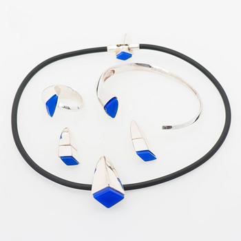 AN ULLA POROPUDAS JEWELLERY SET, silver, acrylic. Lapponia 1988.
