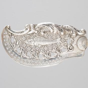 A Danish silver fish server, control mark of Peter R. Hinnerup, Copenhagen 1842.