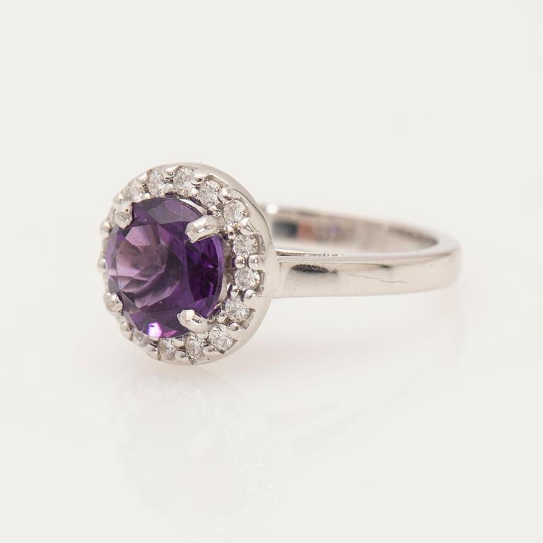 Ring, 18K white gold with amethyst and diamonds.