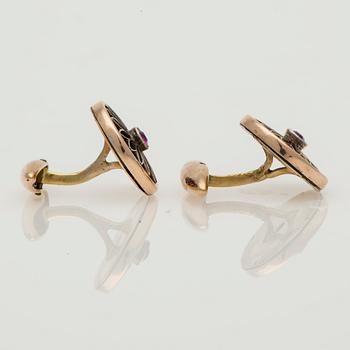 MANSCHETTKNAPPAR, 14K (56) guld, emalj. Moskva.