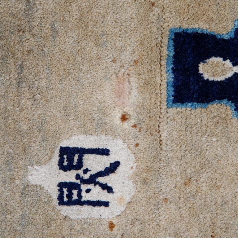 A rug, semi-antique Baotou, China, ca 175 x 108 cm.