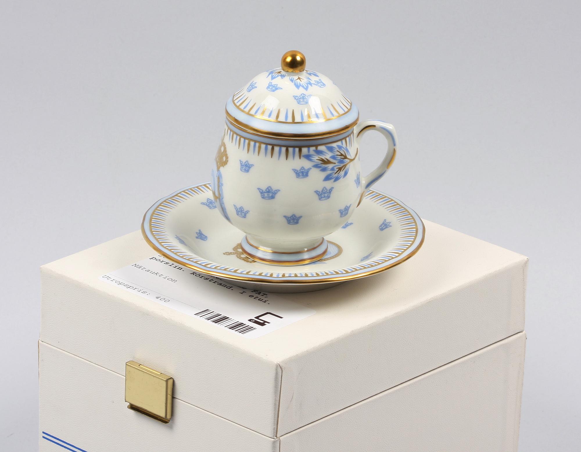 CREMEKOPP MED FAT, porslin. Rörstrand. I etui.