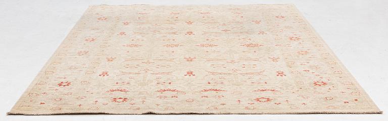 Carpet, Ziegler design, approx. 250 x 308 cm.
