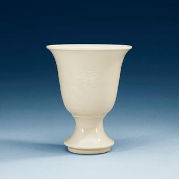 1667. A blanc de chine beaker, Qing dynasty, Kangxi (1662-1722).