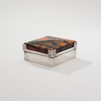 BERTEL GARDBERG, A SILVER BOX WITH STONE LID.