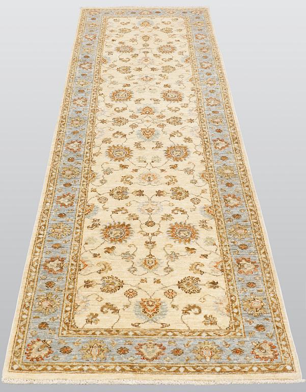 Gallerimatta, Ziegler design, ca 251 x 81 cm.