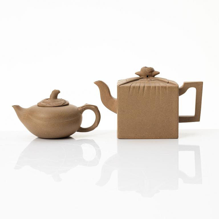 Two yellow yixing teapots, China, 1980/90s.