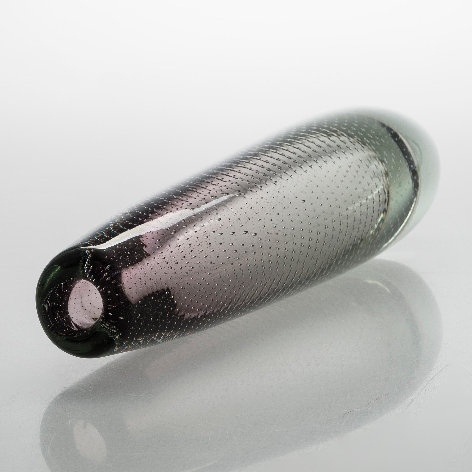 Gunnel Nyman, A glass vase signed, G. Nyman, Nuutajärvi Notsjö.