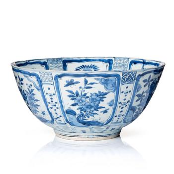 A massive blue and white kraak punch bowl, Ming dynasty, Wanli (1572-1622).