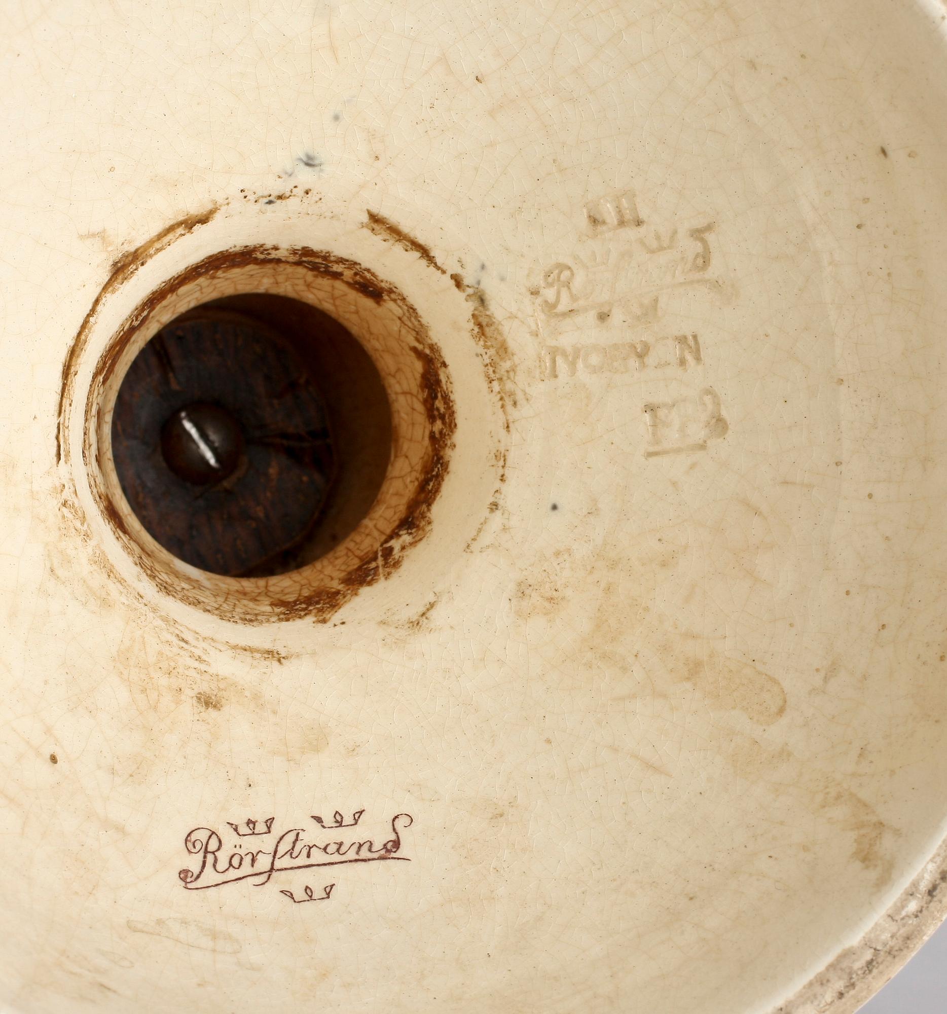 PIEDESTAL med URNA, flintgods, Rörstrand, 1800-talets slut.