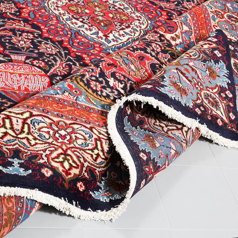 A Kashmar rug, ca 370 x 290 cm.