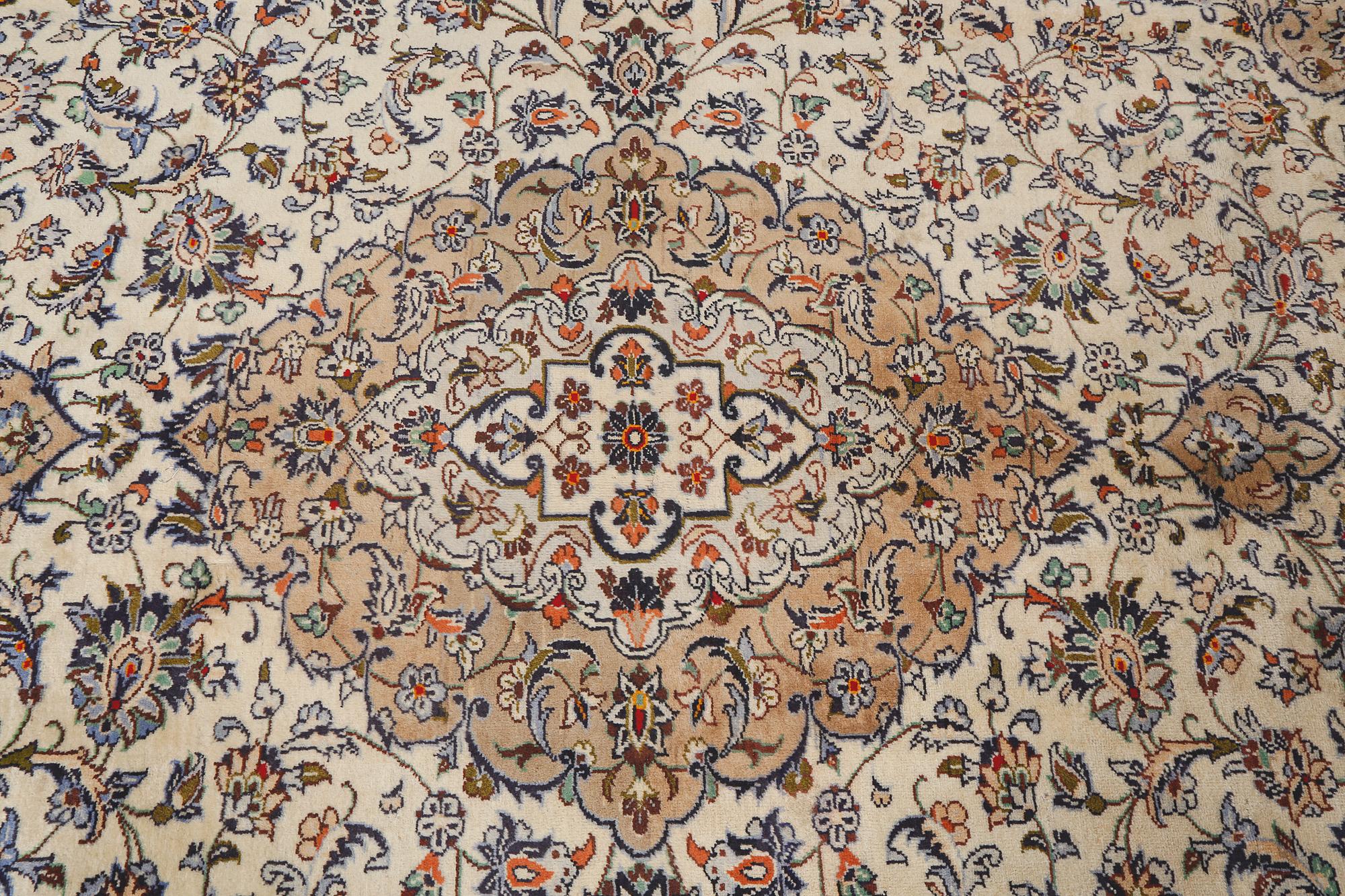 MATTA, Keshan, old, ca 360 x 245 cm.