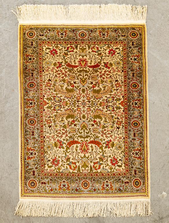 A silk Hereke rug. 120x80 cm.