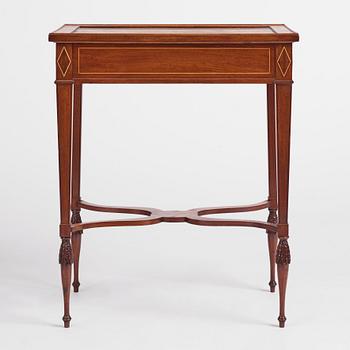A late Gustavian mahogany table attributed to L. Qvarnberg (master in Stockholm 1801-1813).