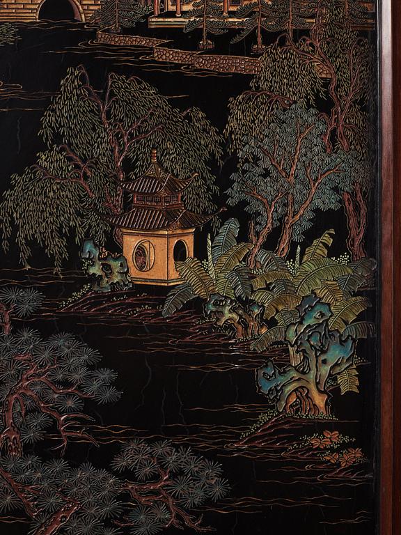Paneler, fyra stycken, lack och trä. Kina, 1900-talets första del.