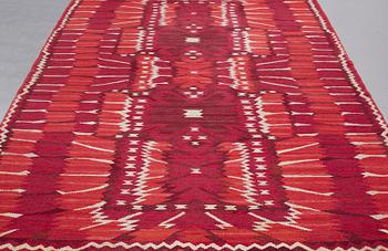 Barbro Nilsson, MATTO, "Strålblomman, röd", flat weave, ca 313,5 x 200-202,5 cm, signed AB MMF BN.