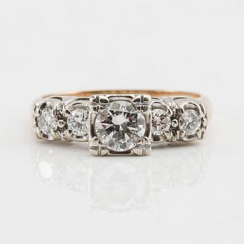 Ring in 14K white and red gold with round brilliant-cut diamonds.