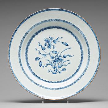 925. A blue and white dish, Qing dynasty, Yongzheng (1723-35).