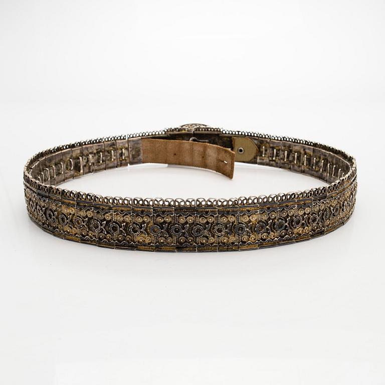A Caucasian parcel-gilt costume belt with niello decor, 1908-26.