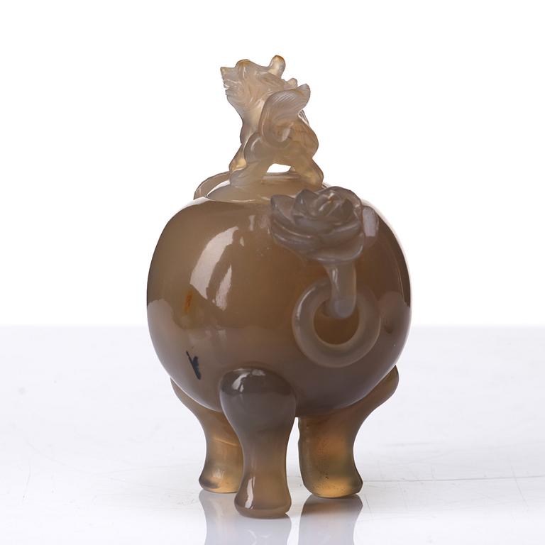 Two agathe cups and a censer with cover, Qing dynasty.