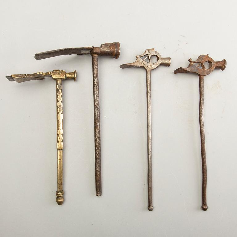 A group of 4 suger hammers/axes and 2 water bowl, 19th/20th Century.