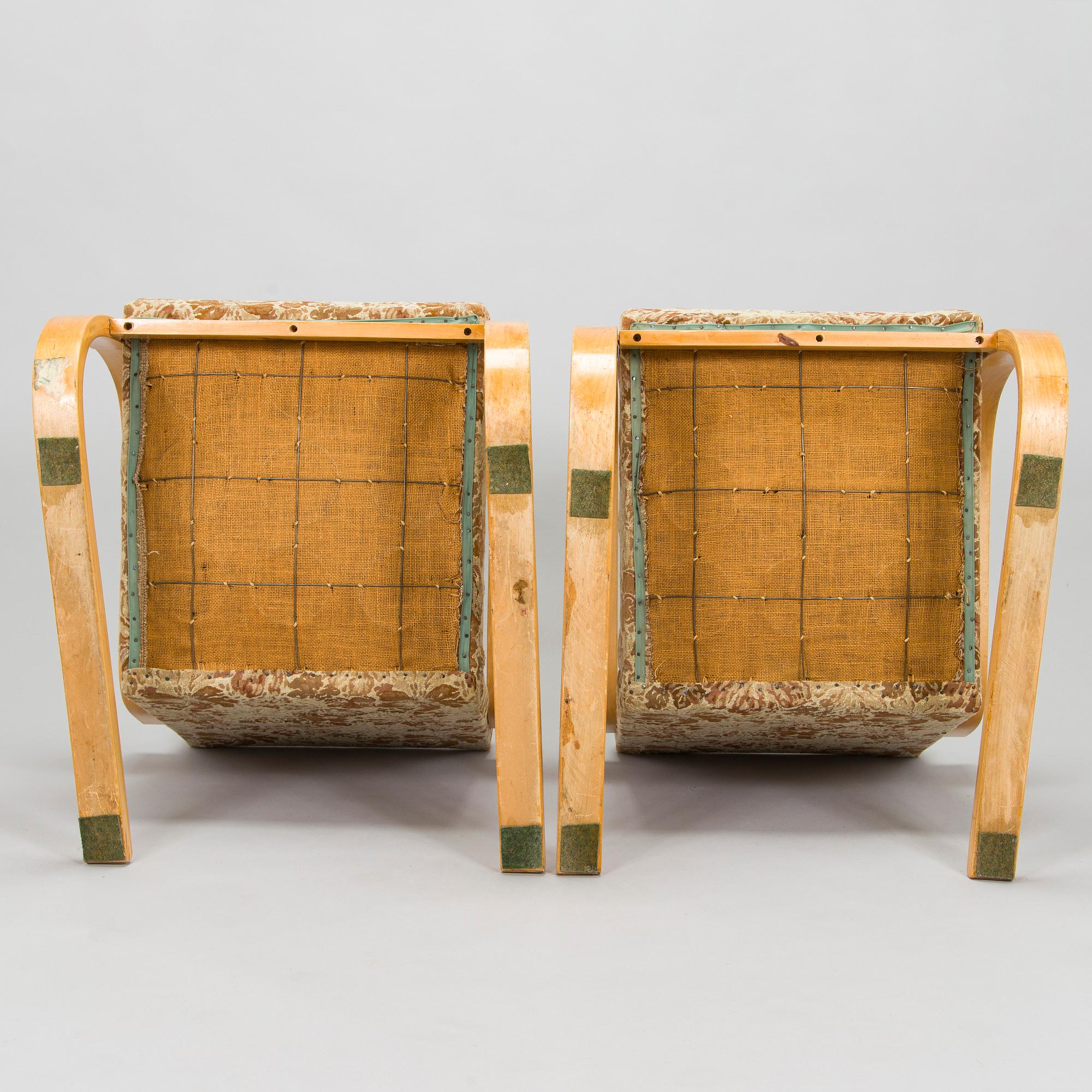Alvar Aalto, fåtöljer ett par, modell 34 O.Y. Huonekalu- ja Rakennustyötehdas A.B. 1900-talets mitt.