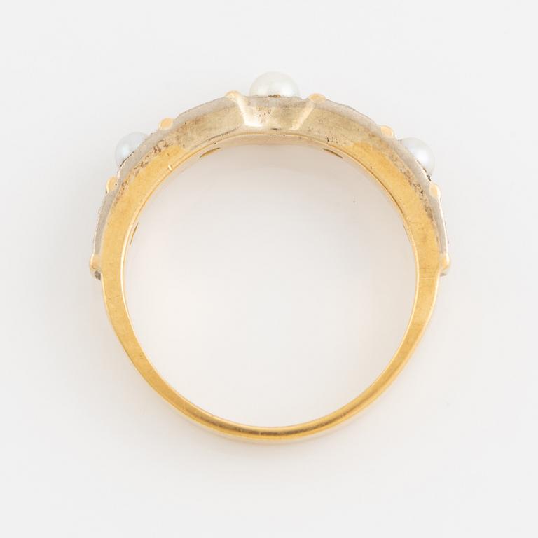 An 18K gold ring set with cultured pearls and round brilliant-cut diamonds.